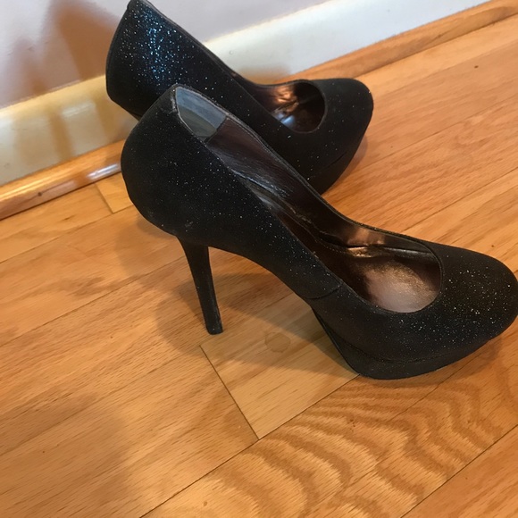 Heels - Picture 2 of 3