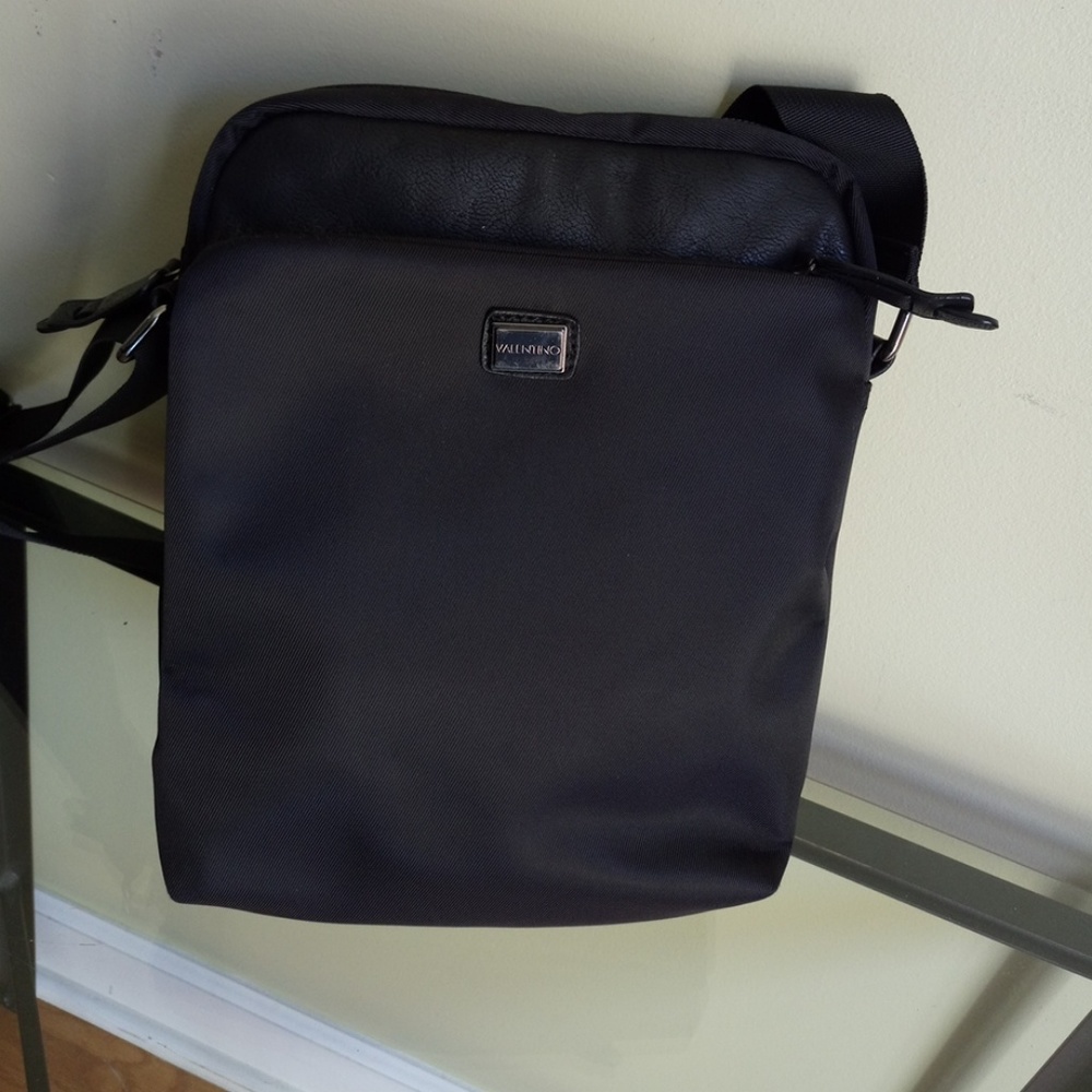 AUTHENTIC Valentino messager bag
