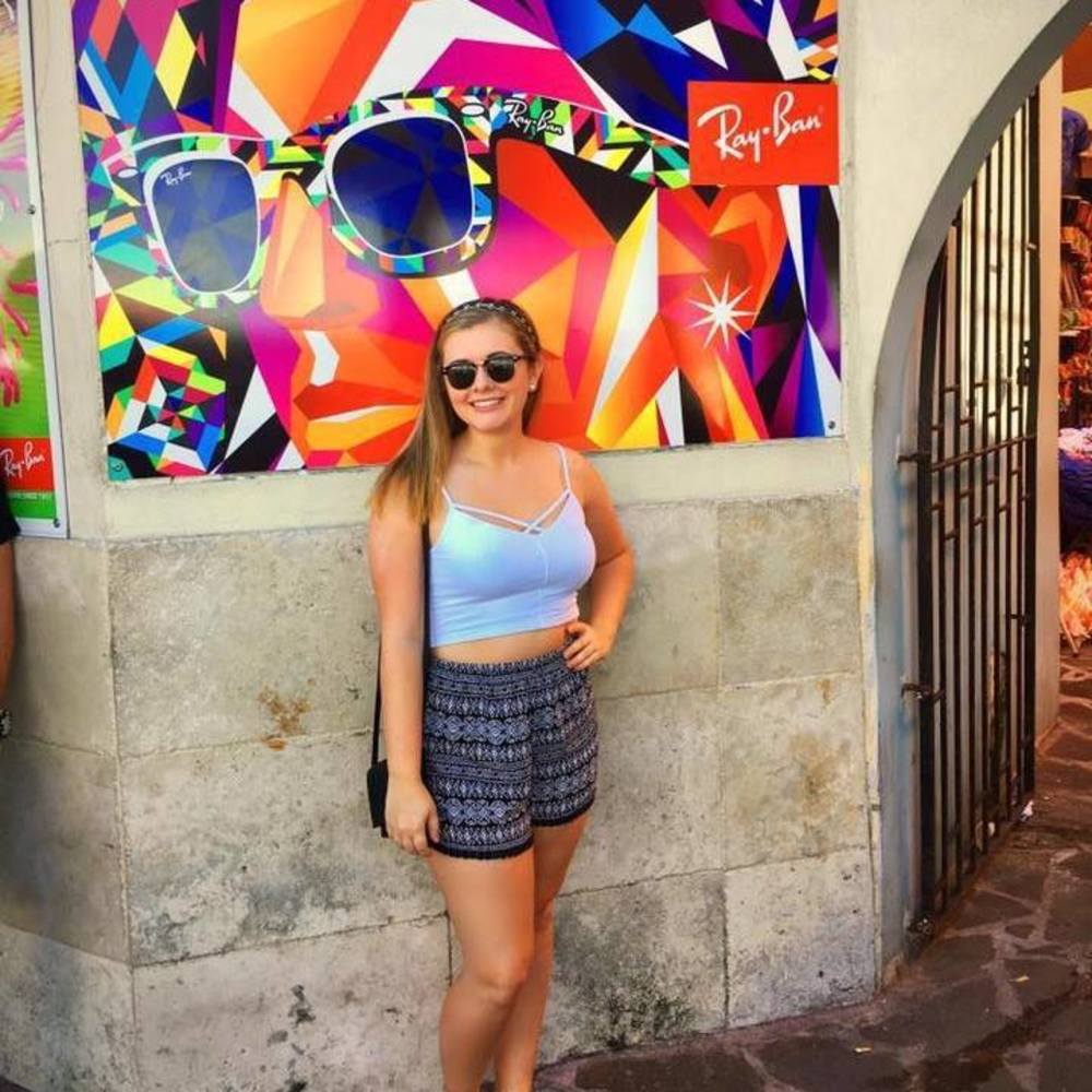 Meet your Posher, Kayla
