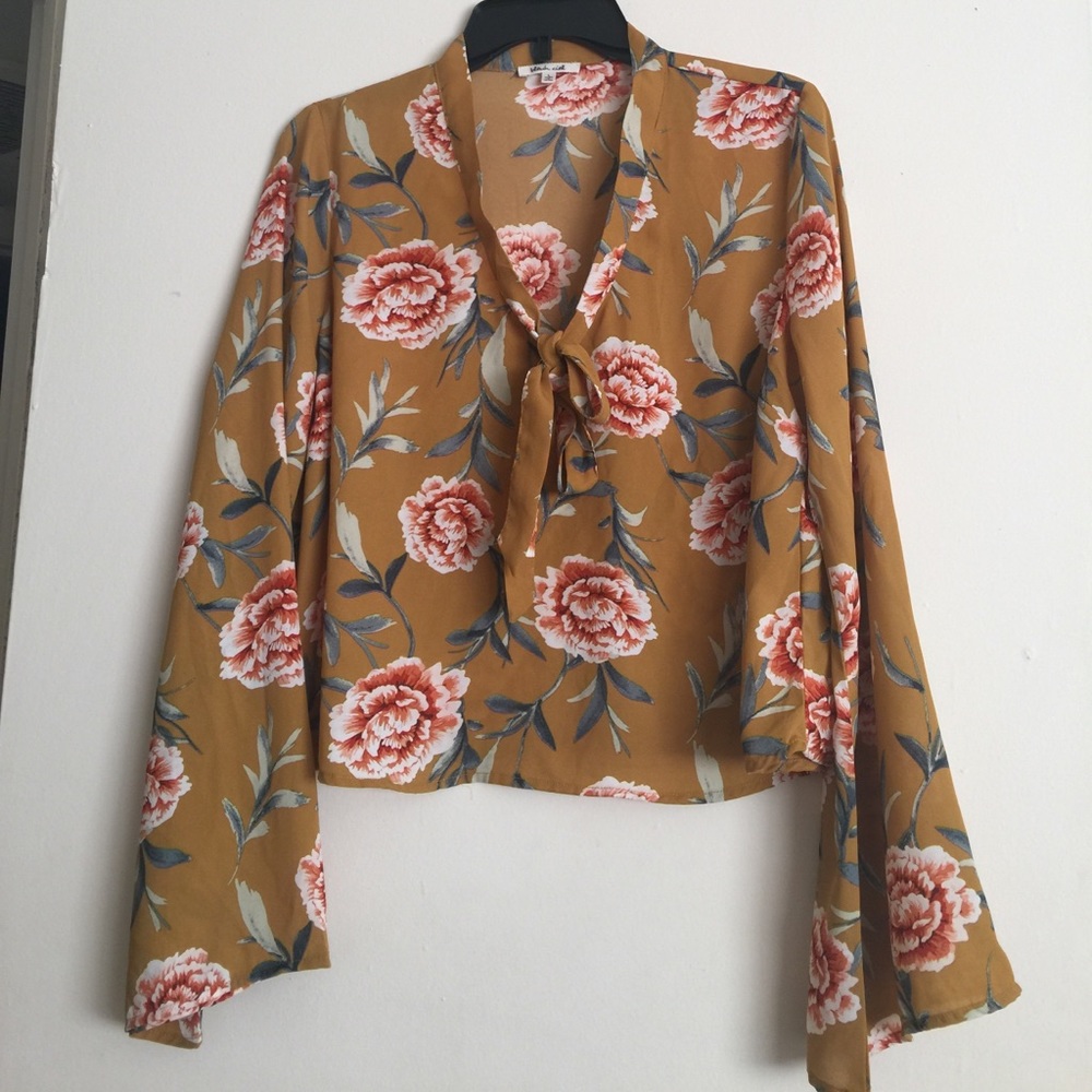 Flared blouse with flower design.