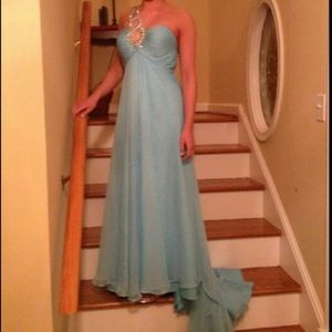 Light blue one shoulder prom dress 💗 no returns!