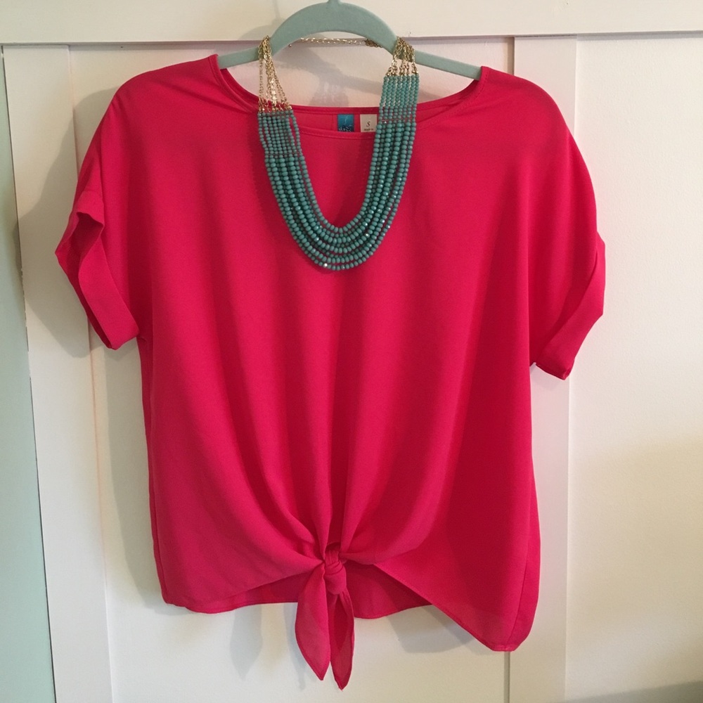 Pink cap sleeve, tie shirt 👚