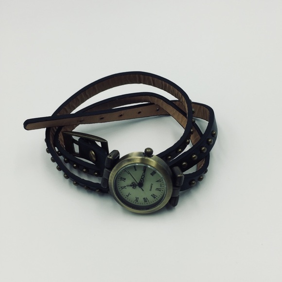 🎁 Leather Strap Wrap Around Watch White or Black - Picture 3 of 5