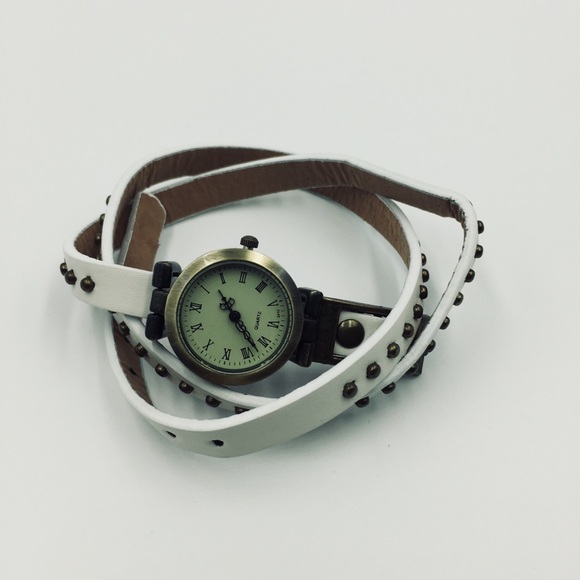 🎁 Leather Strap Wrap Around Watch White or Black - Picture 5 of 5