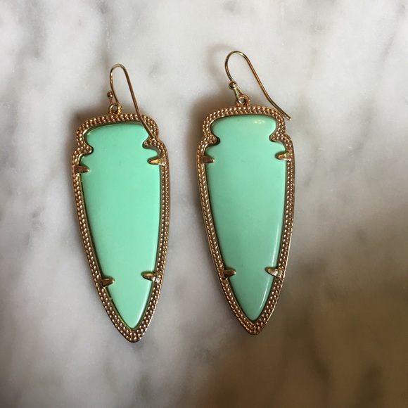Kendra Scott Jewelry - Kendra Scott “Skylar” Arrowhead earring in mint