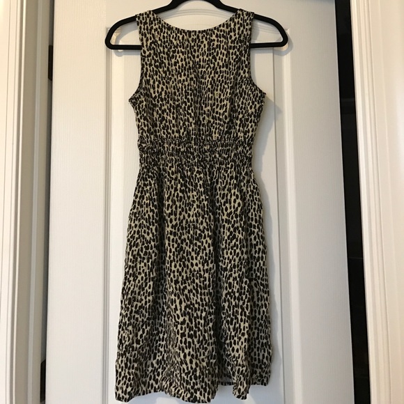 Printed V-neck dress - Picture 2 of 3