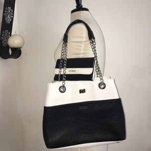 Beautiful Guess Purse with matching wallet