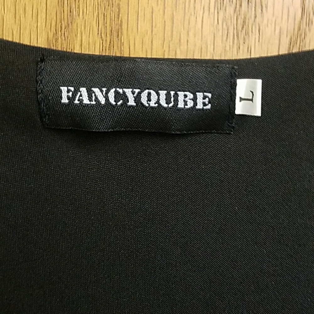 Adorable Lightweight Skull Top sz L. NWOT - Picture 2 of 3