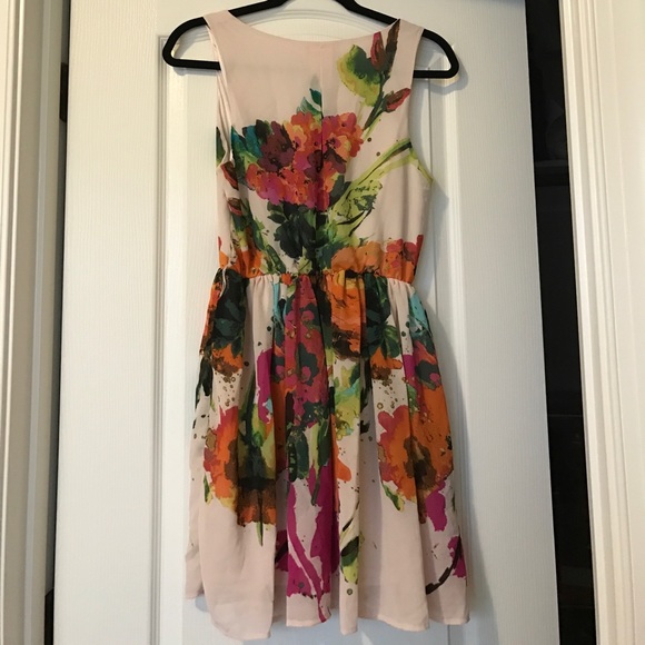 Cute floral printed dress - Picture 2 of 3