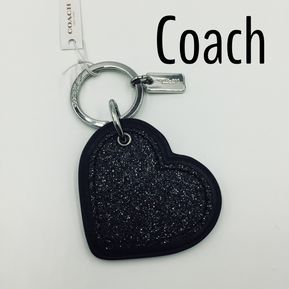 🎁 Coach Leather Heart Keychain NWT - Picture 1 of 4