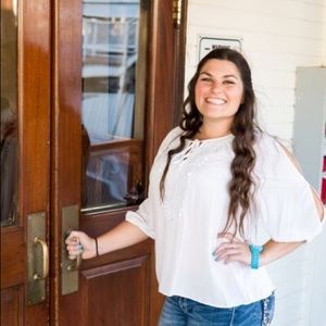 Meet your Posher, Elexa