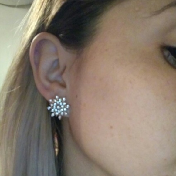 Crystal Snowflake Stud Rhinestone Earrings - Picture 4 of 4