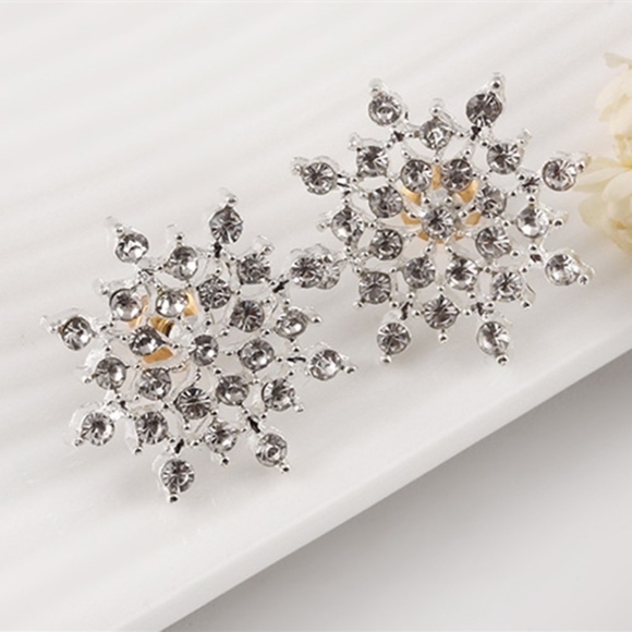 Crystal Snowflake Stud Rhinestone Earrings - Picture 3 of 4