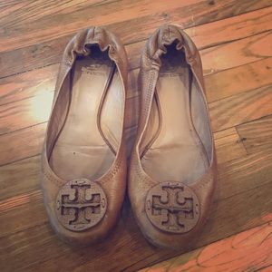 Tory Burch flats need to be cleaned up!
