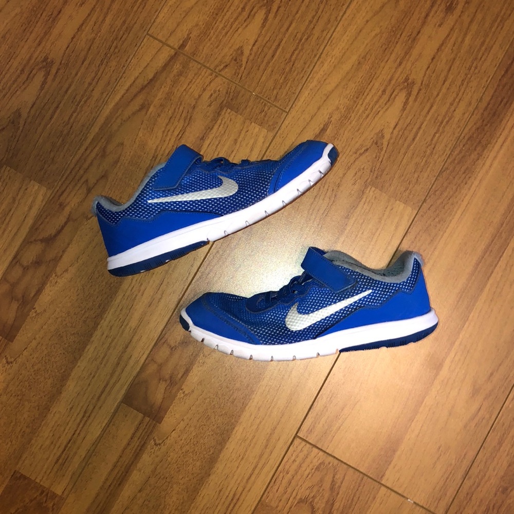 Boys blue nike shoes