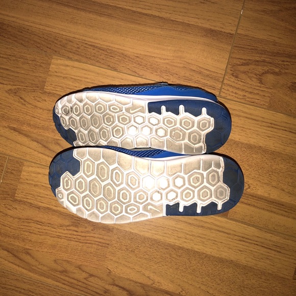 Boys blue nike shoes - Picture 2 of 6