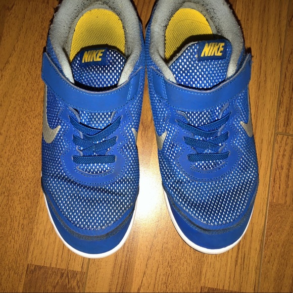 Boys blue nike shoes - Picture 4 of 6