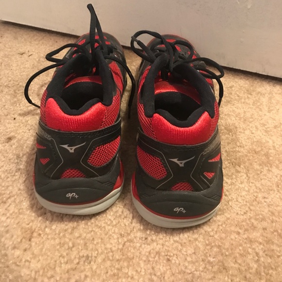 Black and red mizuno wave lightening Z2 - Picture 3 of 5