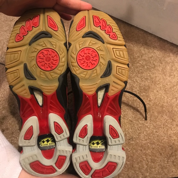 Black and red mizuno wave lightening Z2 - Picture 5 of 5