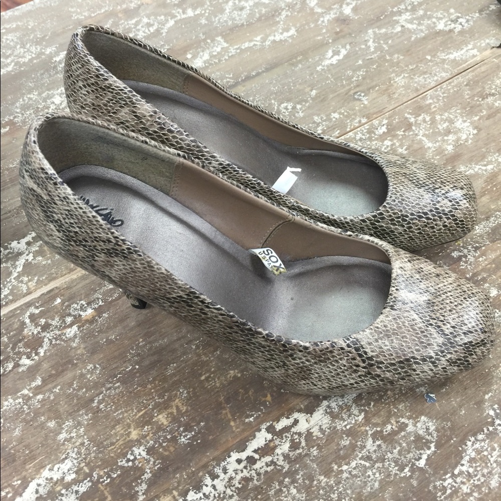 *NWOT* Mossimo faux snake skin high heel pumps 9