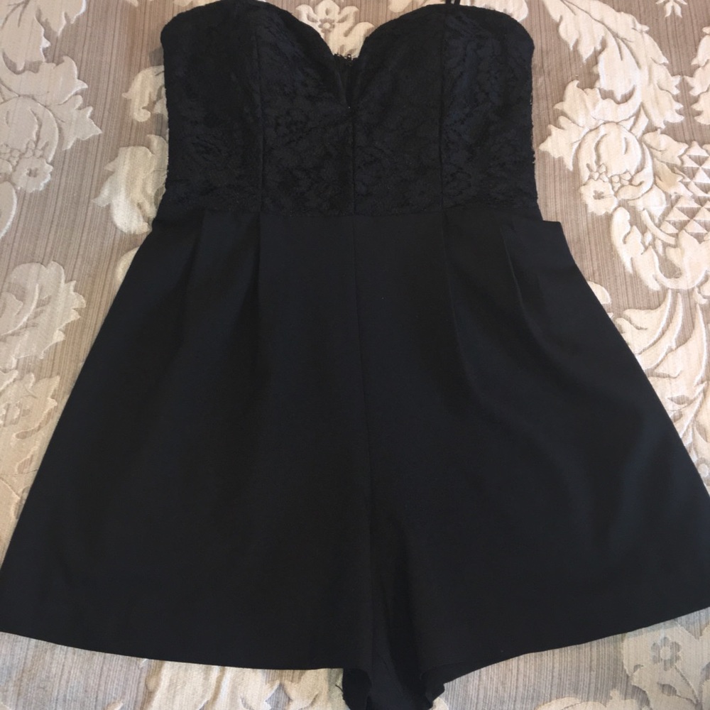 STRAPLESS, LACE BUSTIER ROMPER SZ 9 JRS