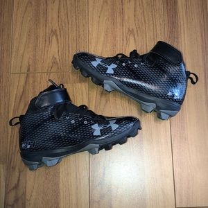 Boys under armour baseball cleats