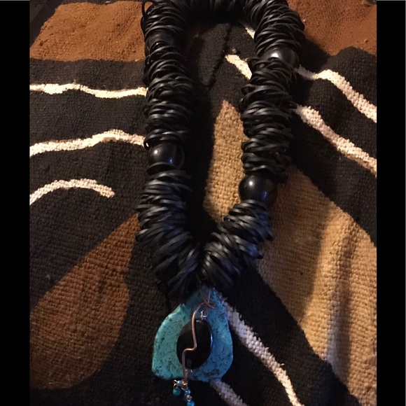 Stretch Blue n black necklace - Picture 2 of 2
