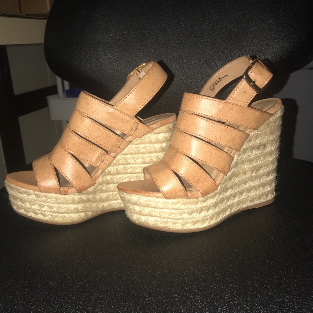 super cute tan wedges