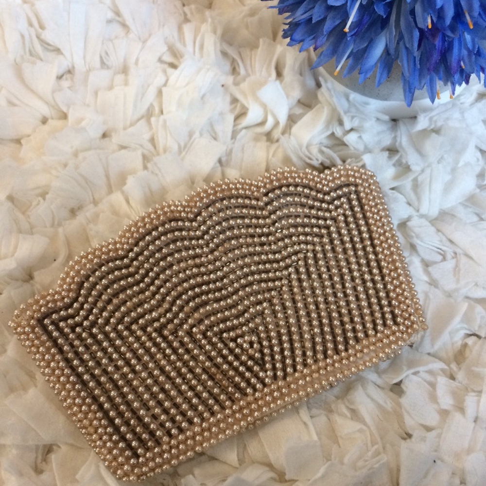 Vintage “pearl” scalloped small clutch beaded