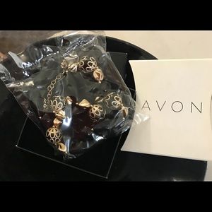 Avon Bold Black and Goldtone Necklace