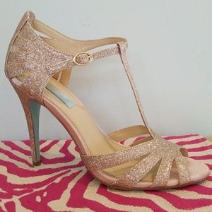 Betsey Johnson champagne Glitter T-Strap sandals