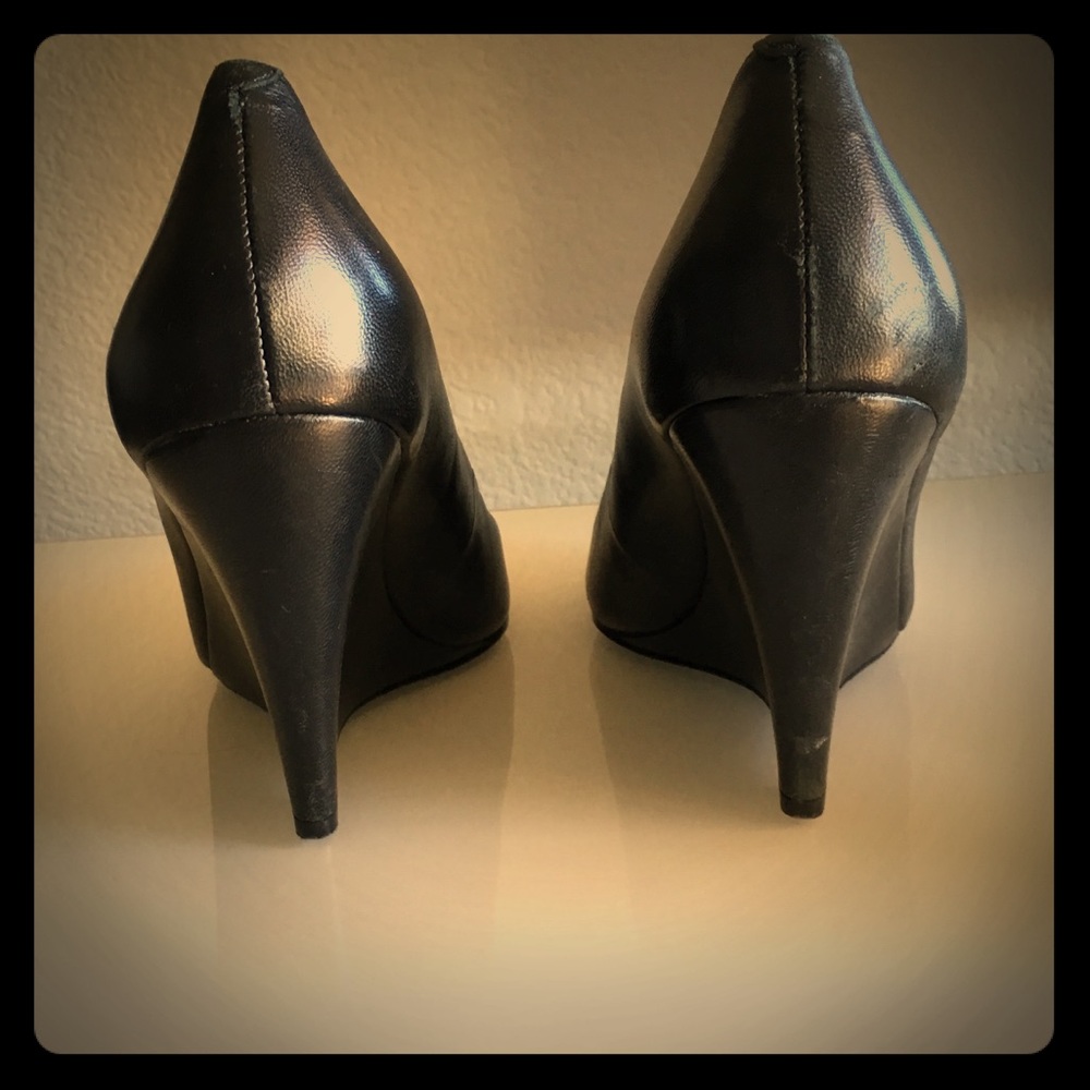 Pour La Victoire Wedge Heels