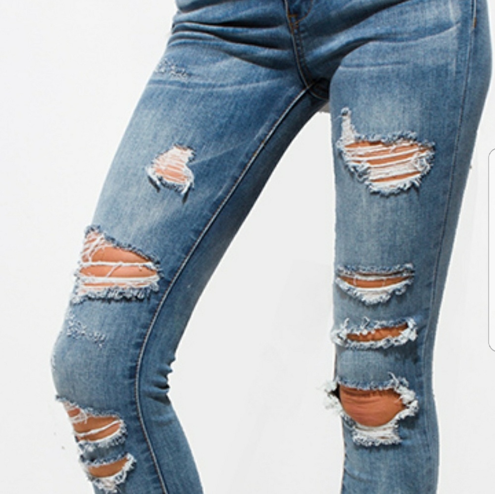 🔴Destroyed Ripped Skinnys! - Picture 2 of 8