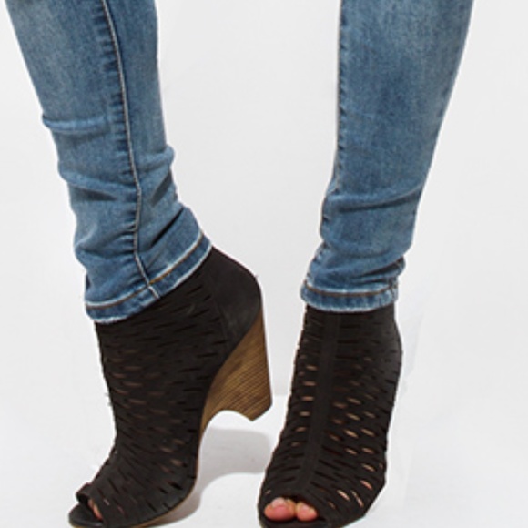 🔴Destroyed Ripped Skinnys! - Picture 4 of 8