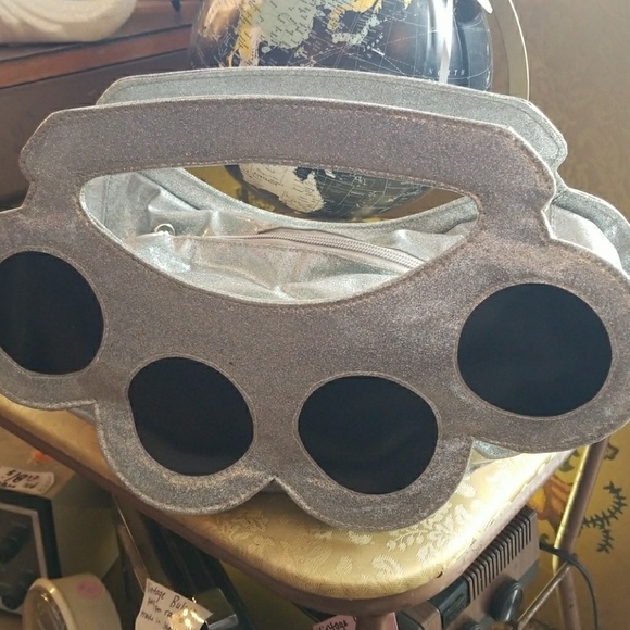 Knuckles clutch - Picture 1 of 4