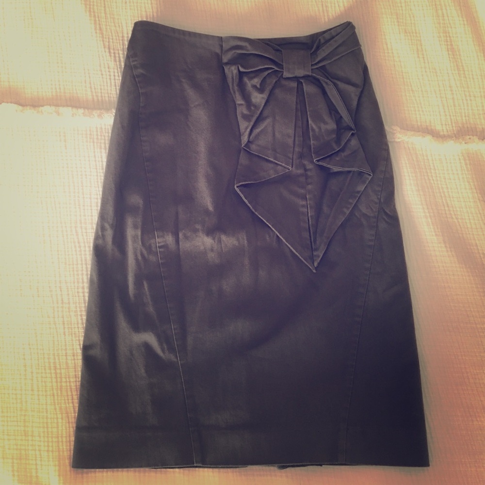 Charcoal H&M pencil skirt with bow