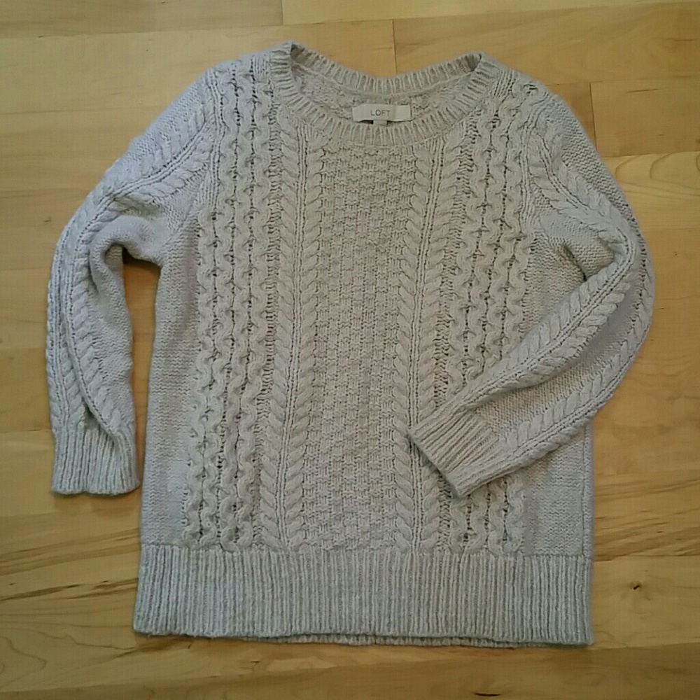 NEW LISTING | LOFT cable knit sweater