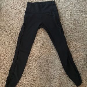 Lululemon crisscross mesh 7/8 leggings. Size 4.