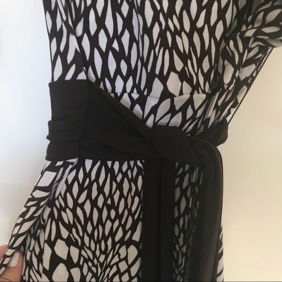 Patterned Faux Wrap Dress w/ attached sash - Picture 4 of 6