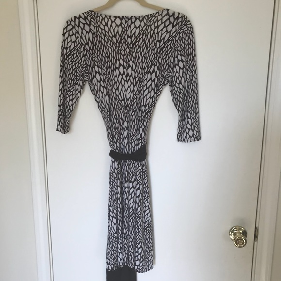 Patterned Faux Wrap Dress w/ attached sash - Picture 5 of 6