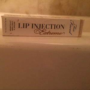Too faced lip injection