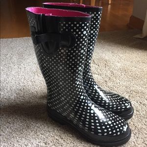 Polka dot rubber rain boots - black & white
