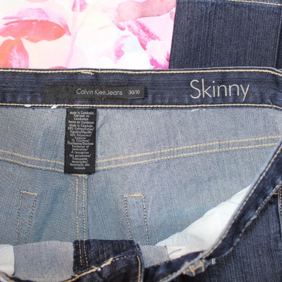 Calvin Klein Dark Wash Skinny Jeans Size 30/10 - Picture 5 of 5