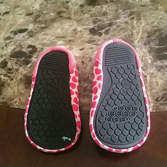 Baby size 3-4 shoes with pink hearts - Picture 3 of 3