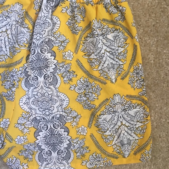 Yellow shorts - Picture 2 of 3