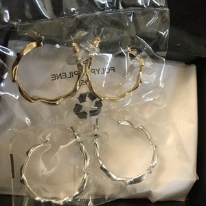 Avon’s Out Of Line 2 Pack Hoop Earring Set