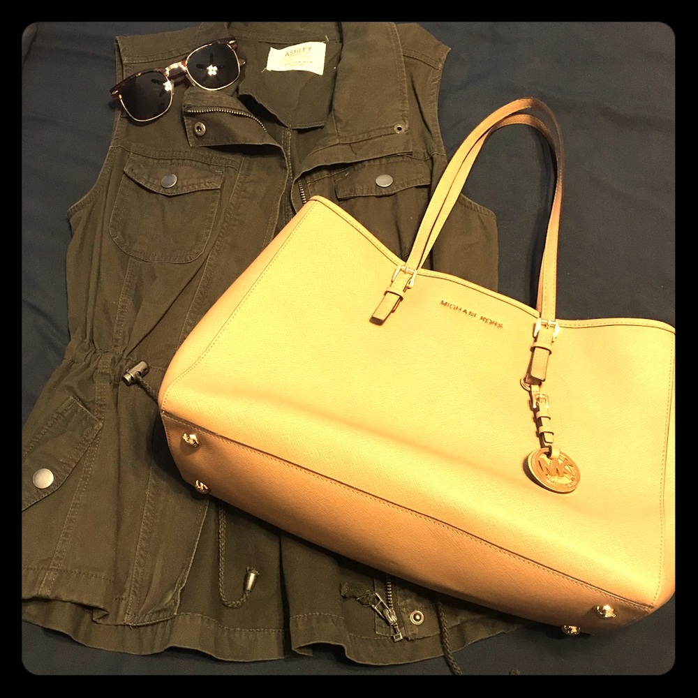 Olive green utility vest, perfect for fall!