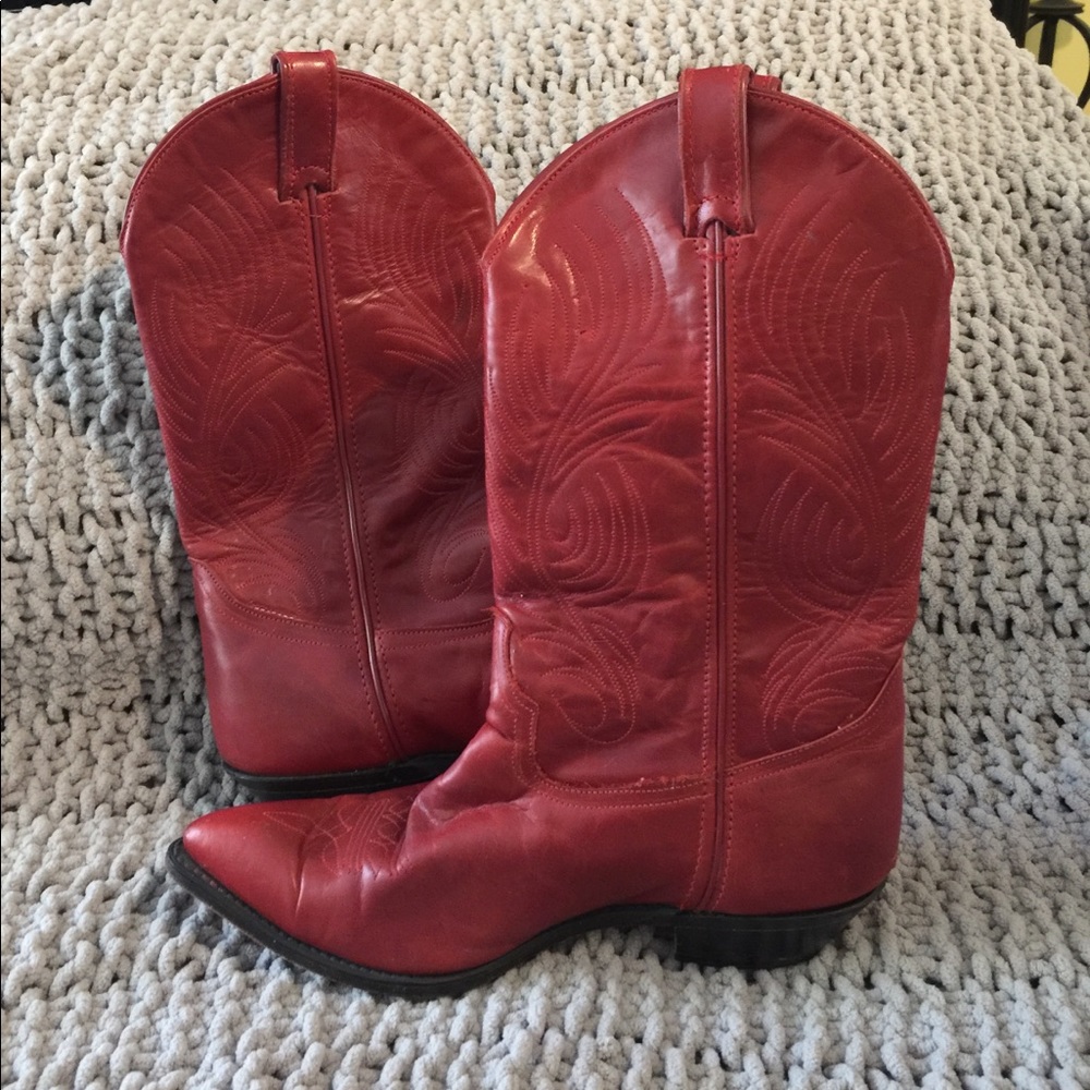 Used Red cowboy boots