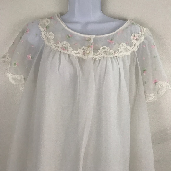 Gilead Other - Elegant 2 piece nightgown robe set