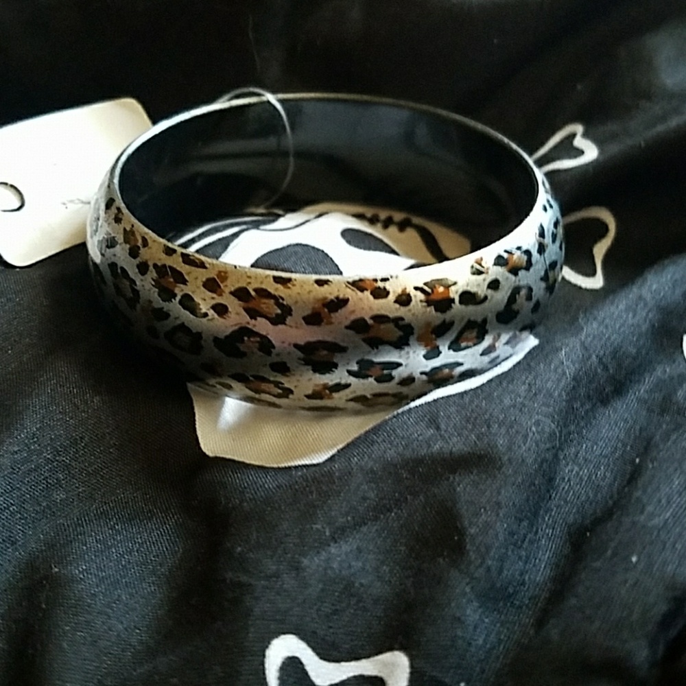 Metallic Silver Leopard Print Bangle NWT